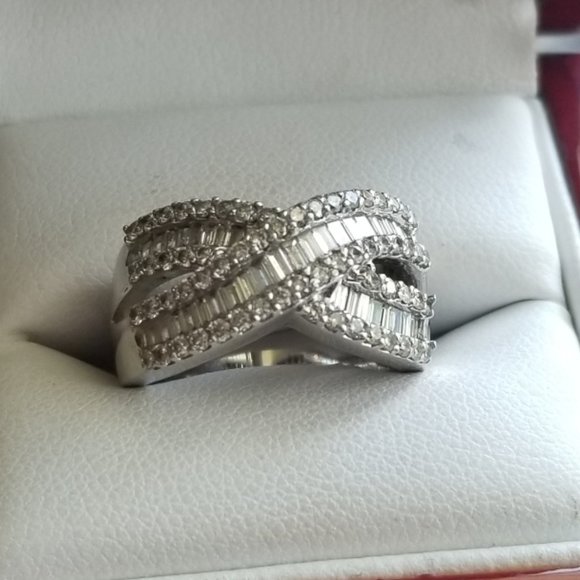 Signature Diamond Ring - Picture 7 of 8